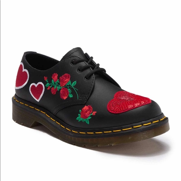 dr martens 1461 hearts